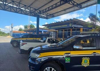 Em menos de 24 horas, PRF em Barreiras recupera 2 veículos e apreende arma de fogo