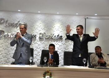 “Nova Gestão de Riachão das Neves Promete Transformação: Prefeito Assume com Foco em Parcerias e Desenvolvimento”