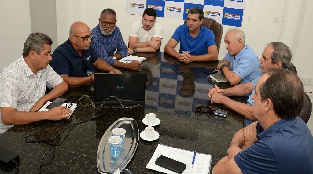 Prefeito Otoniel Teixeira recebe produtores e discutem parceria para melhorar a infraestrutura de estradas vicinais e pontes em regiões produtoras do município