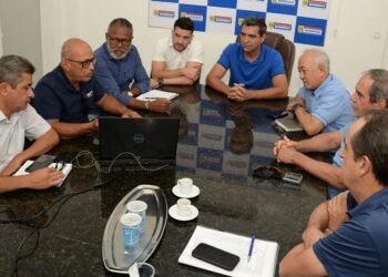 Prefeito Otoniel Teixeira recebe produtores e discutem parceria para melhorar a infraestrutura de estradas vicinais e pontes em regiões produtoras do município