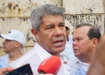 Governador diz que articula com governo federal ações para municípios atingidos pelas chuvas