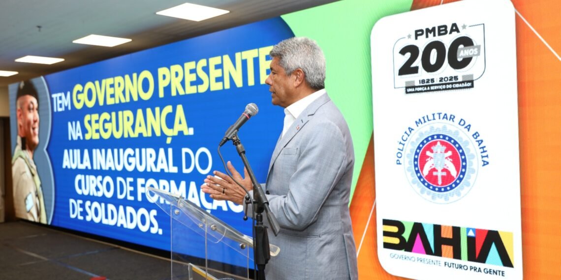 Jerônimo Rodrigues participa de aula inaugural de soldados da PM em Salvador; 1.888 novos policiais serão capacitados até o final de 2025
