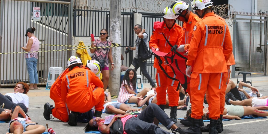 Simulado de atendimento a múltiplas vítimas prepara equipes da Saúde e Segurança para o Carnaval 2025