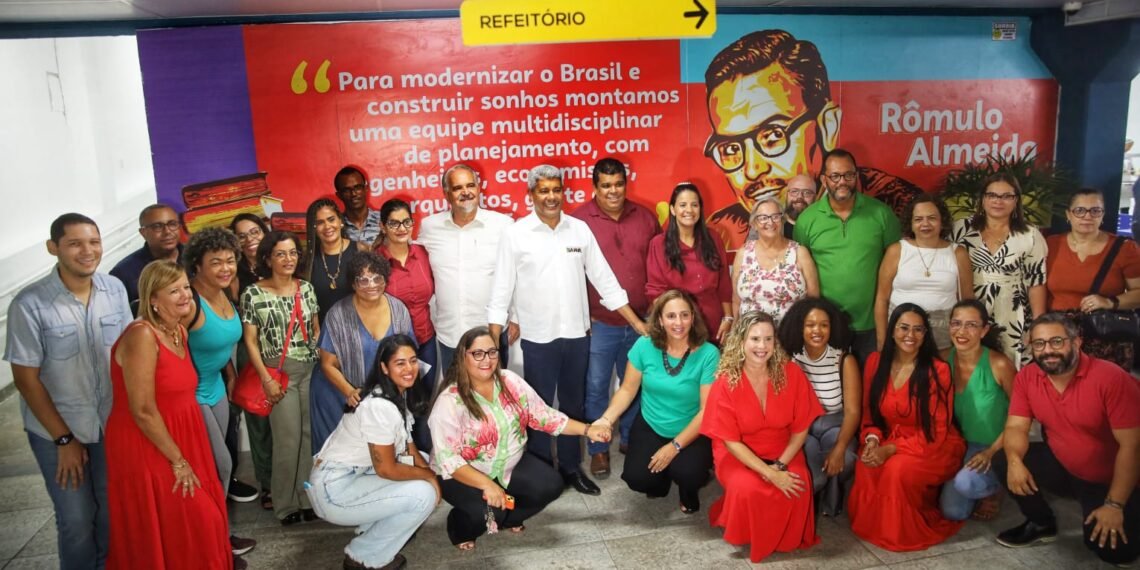 Estudantes do EJA da rede estadual participam de aula inaugural do novo ano letivoEstudantes do EJA da rede estadual participam de aula inaugural do novo ano letivo