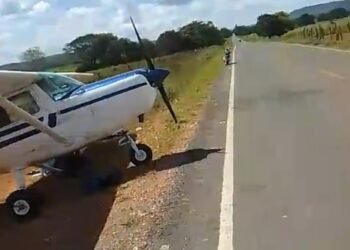 Aeronave faz pouso forçado em rodovia estadual no município de Riachão das Neves