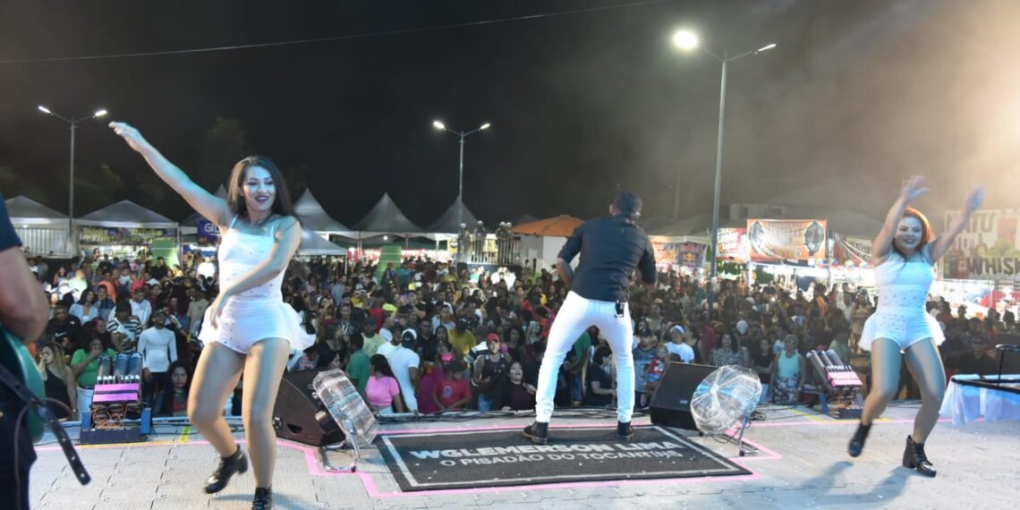 Festa do Padroeiro tem início em São José do Rio Grande com grande público e show de Wglemersom Lima