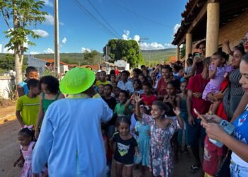 Projeto Lamenha e Secretaria de Assistência Social realizam Páscoa Solidária com grande participação de crianças no Bairro São Francisco em Riachão das Neves