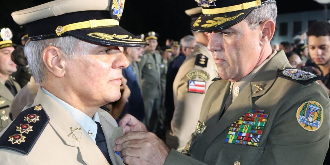 Comandantes do CPR-O recebem Medalha Tiradentes em cerimônia no Tocantins