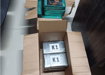 PRF apreende quase 60 kg de drogas escondidos em caminhão na BR-242, em Barreiras (BA)