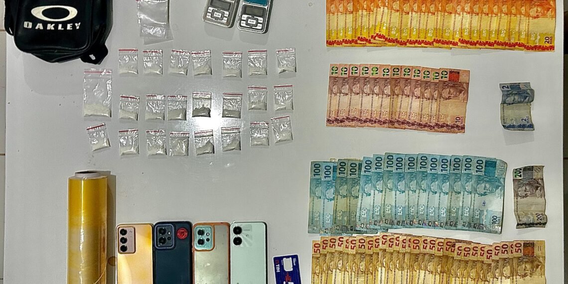 Três pessoas são presas por tráfico de drogas em São Félix do Coribe