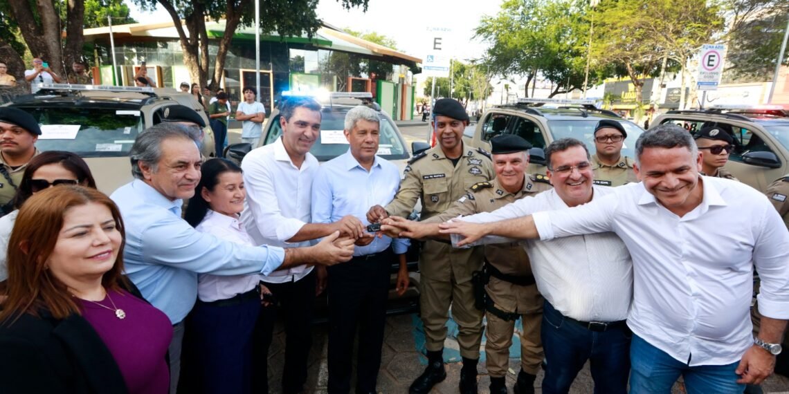 Governo do Estado reforça segurança no Oeste baiano com entrega de equipamentos e autorização de obras