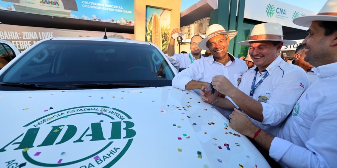 Bahia Farm Show: Estado entrega veículos para a fiscalização da produção agropecuária