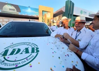 Bahia Farm Show: Estado entrega veículos para a fiscalização da produção agropecuária