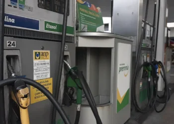 Petrobras reduz preço da gasolina A para as distribuidoras