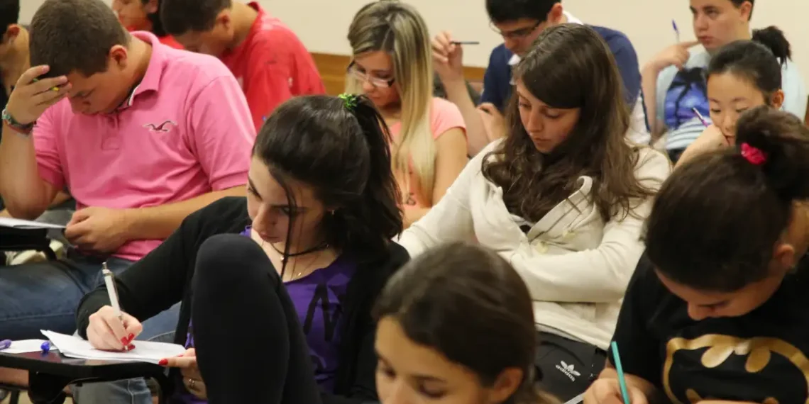 Inscrições para concorrer às bolsas do Prouni começam nesta segunda