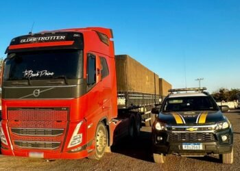 PRF retém caminhão com 34 toneladas de excesso de peso em Barreiras (BA)