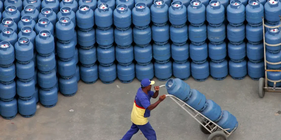 Governo garantirá gás de cozinha gratuito para 17 milhões de famílias