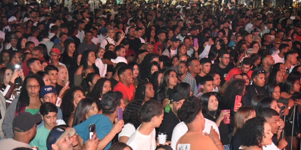 Festa de Santana 2025 tem abertura oficial marcada por grande público, organização e show contagiante em Riachão das Neves