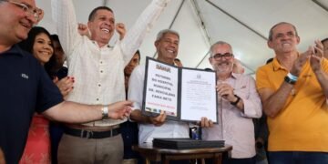 Governo do Estado realiza entregas históricas em Riachão das Neves com foco em saúde, abastecimento de água e mobilidade urbana