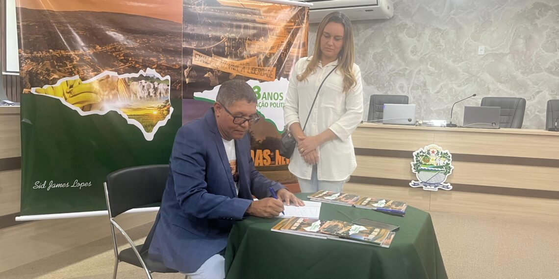 Lançamento do livro “63 Anos de Emancipação Política” emociona Riachão das Neves