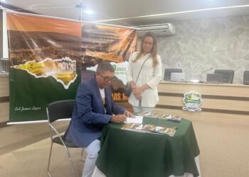 Lançamento do livro “63 Anos de Emancipação Política” emociona Riachão das Neves