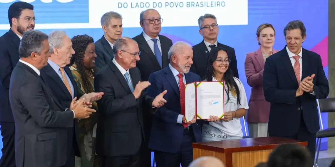 Lula sanciona lei contra adultização de crianças nas redes