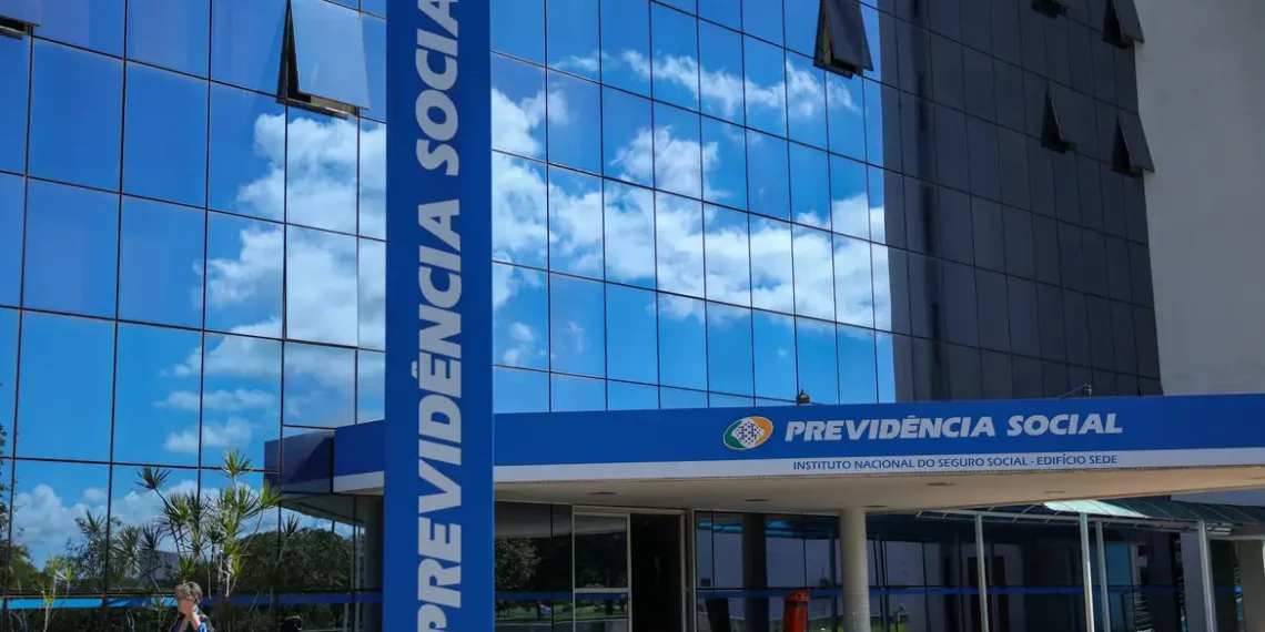 Dino vota para anular regra que reduziu aposentadoria por invalidez