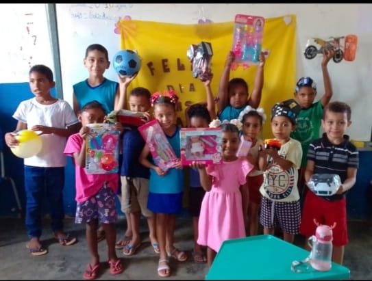 Professora de Riachão das Neves promove campanha solidária e distribui brinquedos a crianças de comunidades rurais
