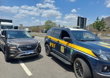 Em Jequié (BA), PRF recupera veículo roubado
