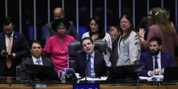 Câmara dos Deputados aprova licença menstrual de até 2 dias