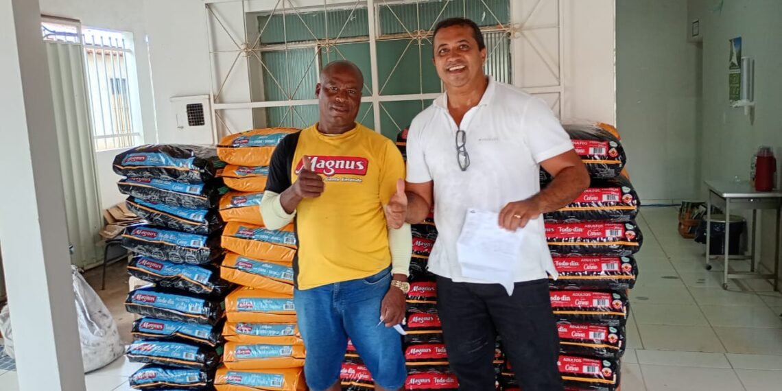 PREFEITURA DE RIACHÃO DAS NEVES RECEBE DOAÇÃO DE 1 TONELADA DE RAÇÃO DA ADIMAX PET FOOD