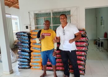 PREFEITURA DE RIACHÃO DAS NEVES RECEBE DOAÇÃO DE 1 TONELADA DE RAÇÃO DA ADIMAX PET FOOD