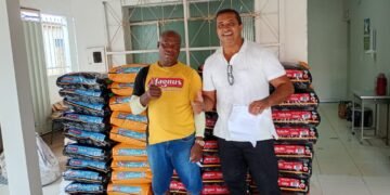 PREFEITURA DE RIACHÃO DAS NEVES RECEBE DOAÇÃO DE 1 TONELADA DE RAÇÃO DA ADIMAX PET FOOD