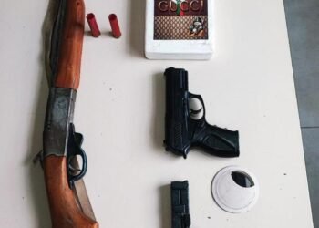 PETO da 84ª CIPM apreende drogas e armas em imóvel abandonado no bairro Nova Conquista, em Barreiras