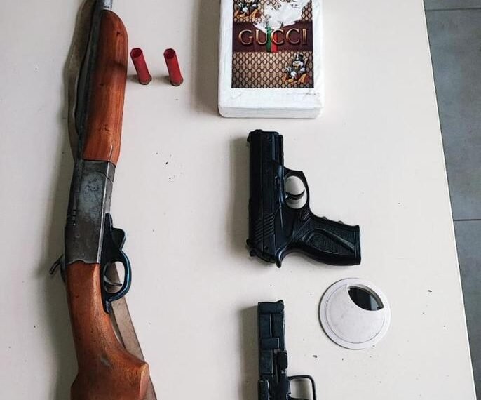 PETO da 84ª CIPM apreende drogas e armas em imóvel abandonado no bairro Nova Conquista, em Barreiras