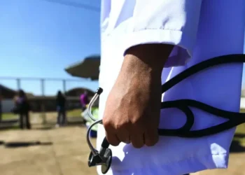 Bahia abre seleção simplificada para 60 estudantes de baixa renda cursarem Medicina em Cuba