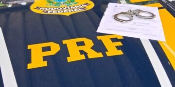 PRF cumpre mandado de prisão por homicídio durante abordagem a ônibus na BR-116, em Jequié (BA)