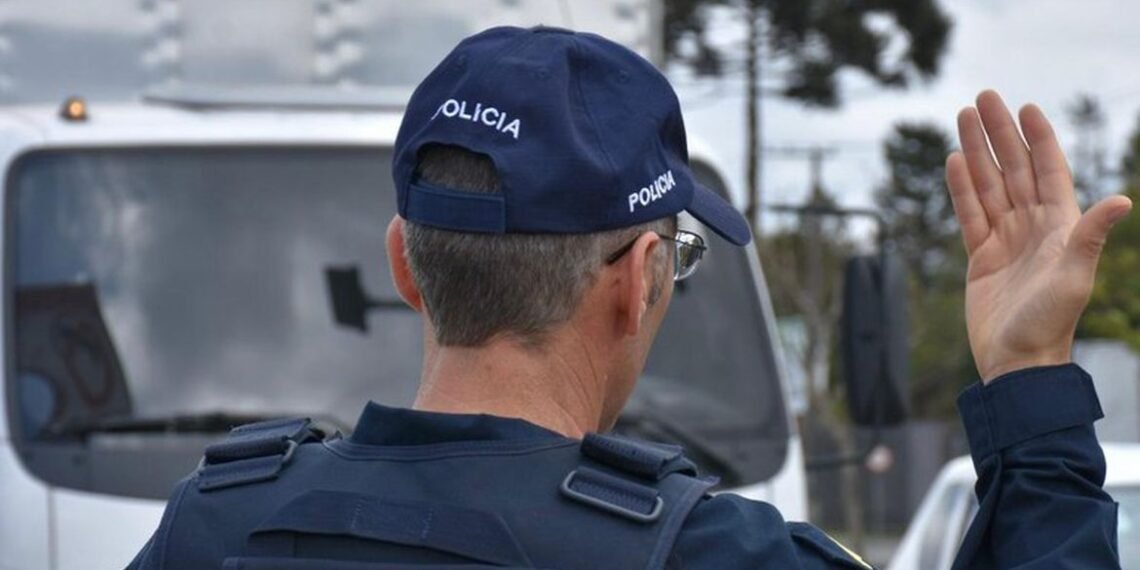 Acidente entre van e caminhão em Planaltina deixa cinco mortos