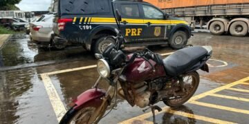 Motocicleta com restrição de roubo é recuperada pela PRF em Seabra (BA)