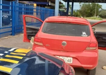 EM BARREIRAS, PRF RECUPERA VEÍCULO FURTADO E IDENTIFICA ADULTERAÇÃO DE SINAIS