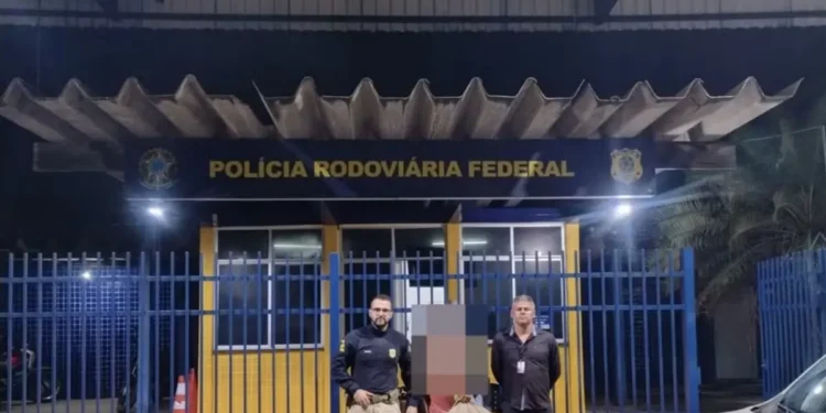 Adolescente viaja com carro dos pais para encontrar garota que conheceu no Roblox e é resgatado pela PRF após percorrer 500 km