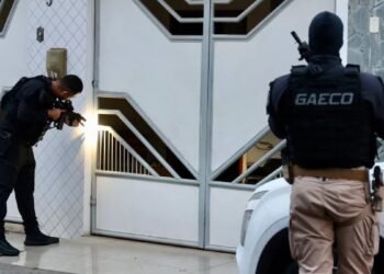 Autoridades prendem dez advogados durante operação contra organizações criminosas na Bahia