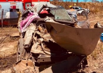 Bombeiros prestam atendimento em acidente na BR 135 entre Barreiras e Riachão das Neves