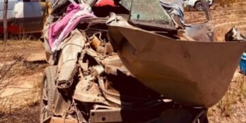 Bombeiros prestam atendimento em acidente na BR 135 entre Barreiras e Riachão das Neves